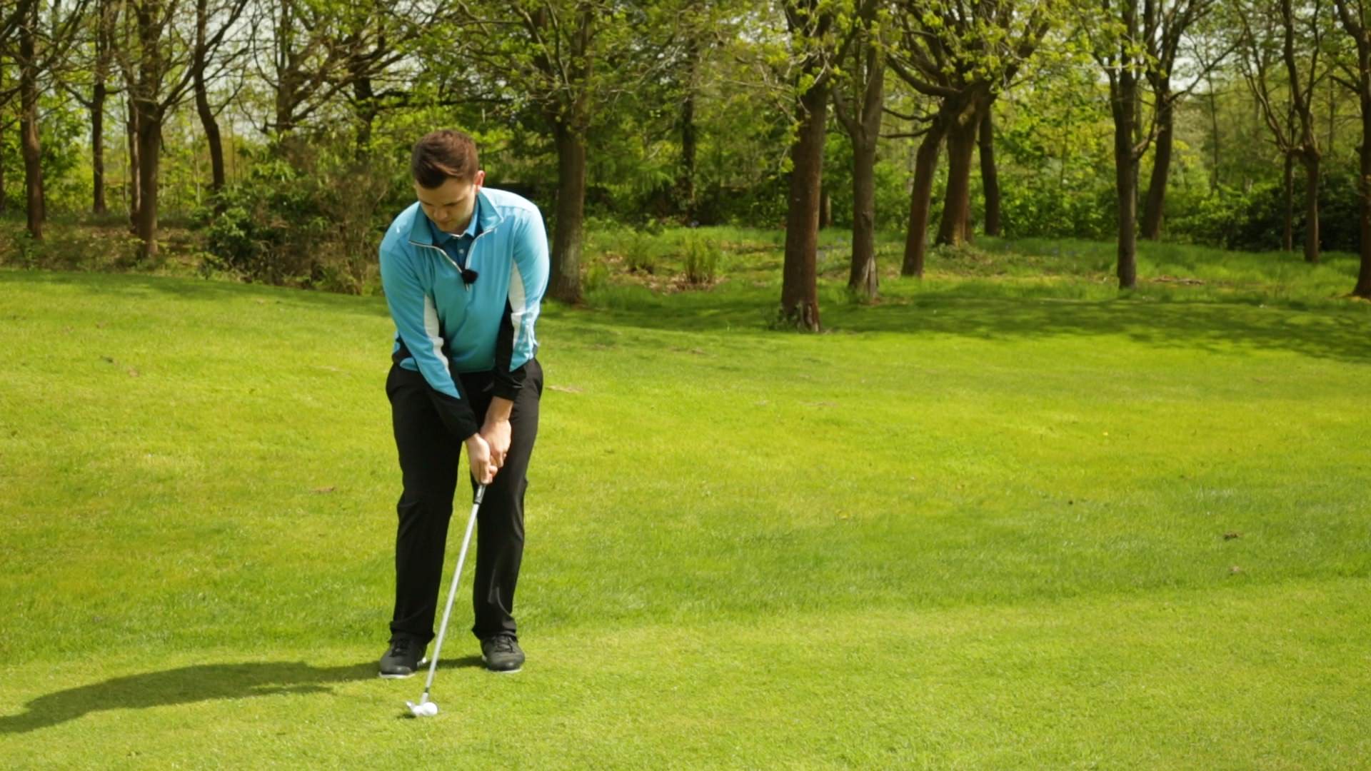 Learn the basic principles of chipping around the green Lady Golfer