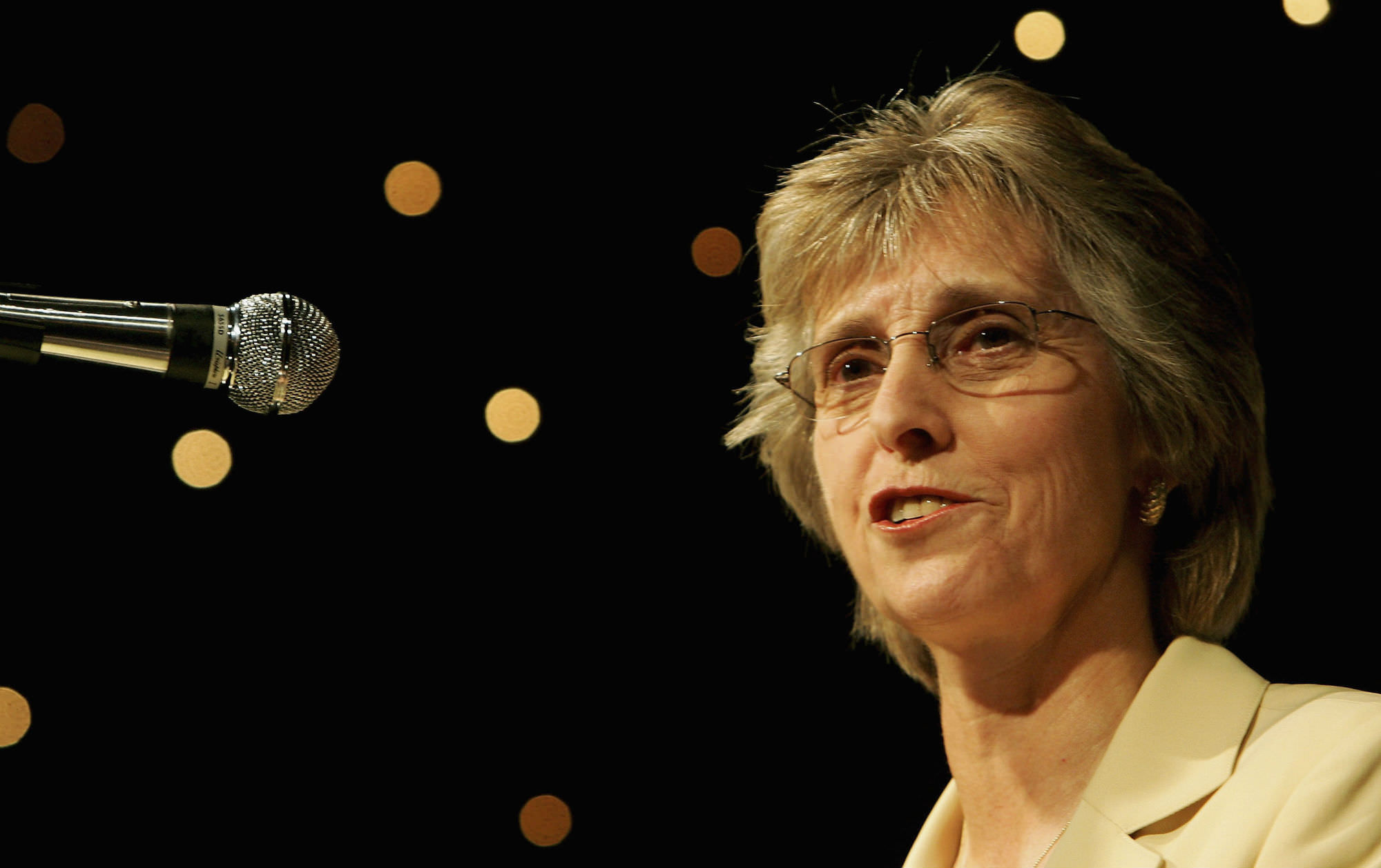 Beverly Lewis, the first female captain of the PGA, dies aged 71 Lady